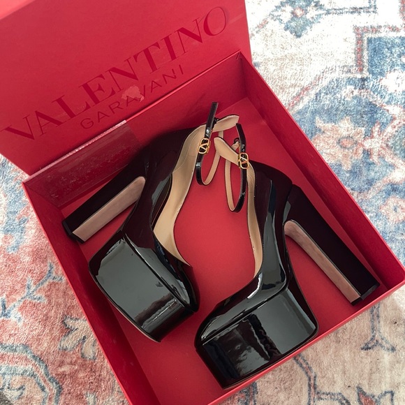 Valentino Garavani Shoes - ‼️$1200 VALENTINO HEELS‼️$400 off retail💰🤑